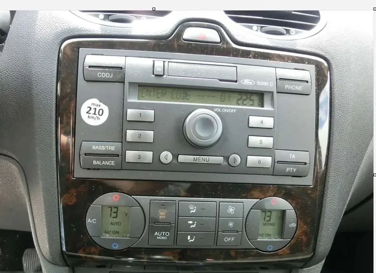 Gebraucht Ford Focus Ghia 116 PS (85 kW) 2006 Polarsilber metallic Kleinwagen