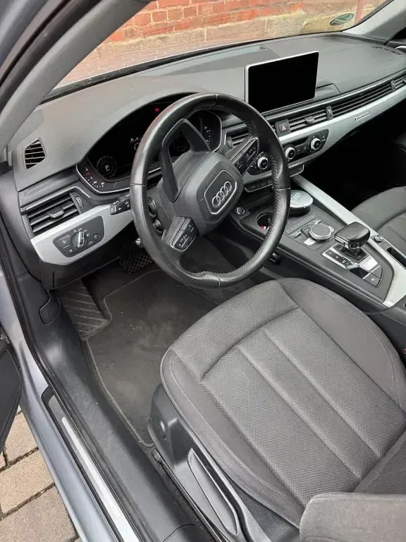 Second-hand Audi A4 190 CP (139 kW) 2018 Argintiu Break