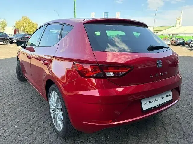 Gebraucht Seat Leon Style 131 PS (96 kW) 2019 Rot Limousine