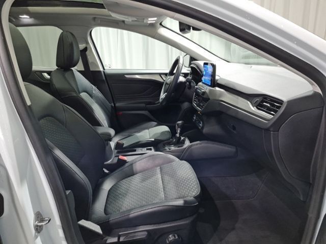 Gebraucht Ford Focus Titanium 120 PS (88 kW) 2020 Weiß, frozen white Kombi