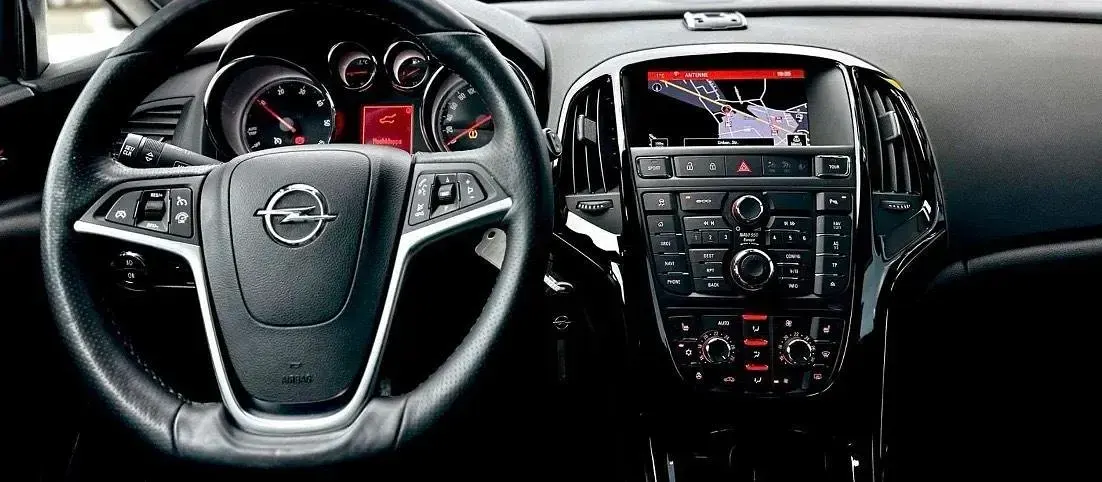 Second-hand Opel Astra Basis 165 CP (121 kW) 2015 Negru Hatchback