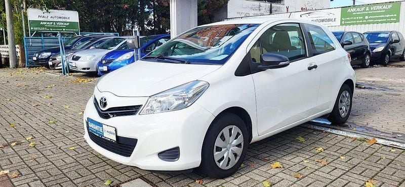 Gebraucht Toyota Yaris Basis 69 PS (50 kW) 2012 Weiß Kleinwagen
