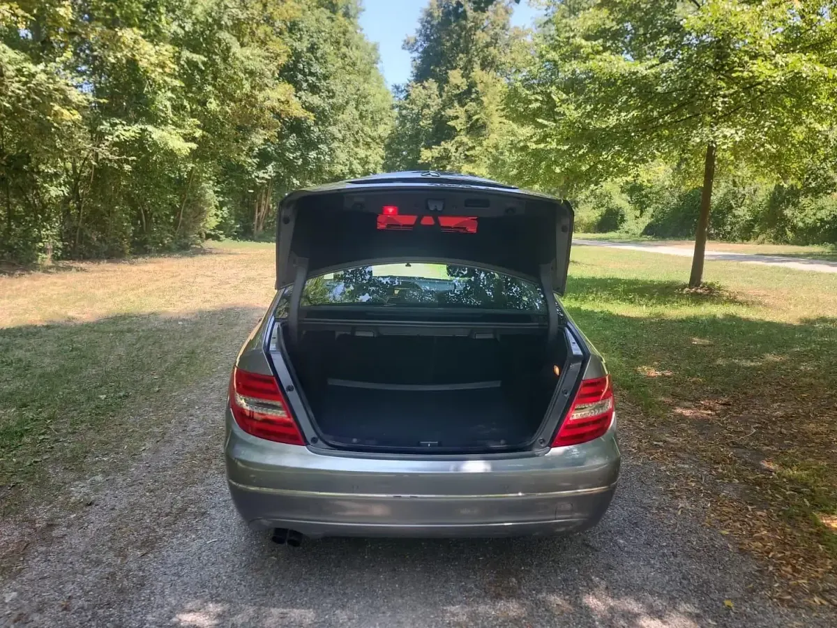 Gebraucht Mercedes C180 156 PS (114 kW) 2012 Silber Limousine