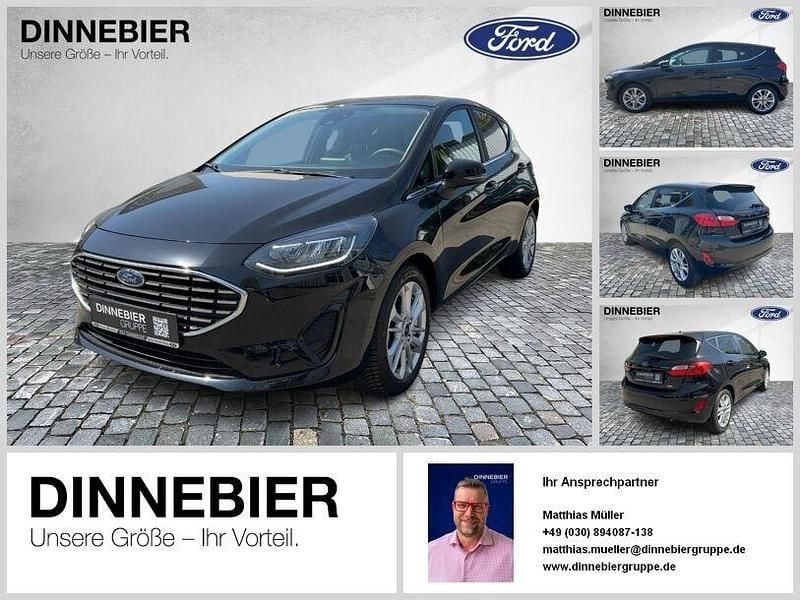 Schwarz (metallic) Gebraucht 2022 Ford Fiesta Titanium Kleinwagen | 15.996 € (Guter Preis) - Bild 1/4