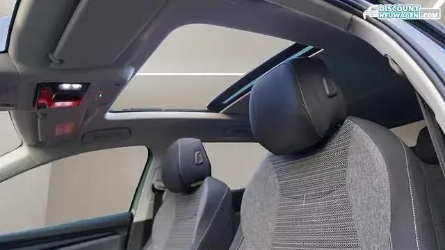 Graphite grau metallic Gebraucht 2024 Skoda Superb Selection Kombi | 39.900 € (Superpreis) - Bild 1/3