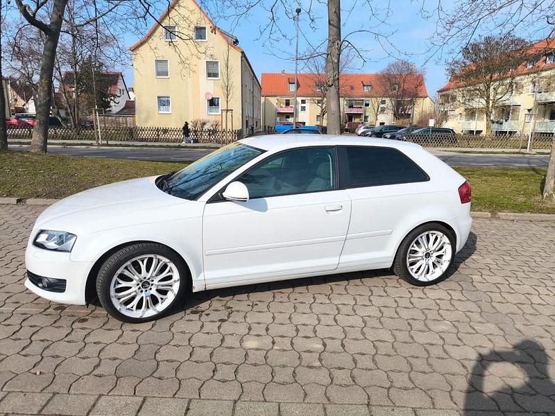 Gebraucht Audi A3 102 PS (75 kW) 2010 Weiß Kleinwagen