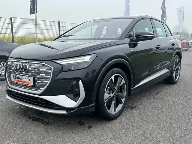 Gebraucht Audi Q4 e-tron Basis 150 kW (204 PS) 2022 Schwarz SUV