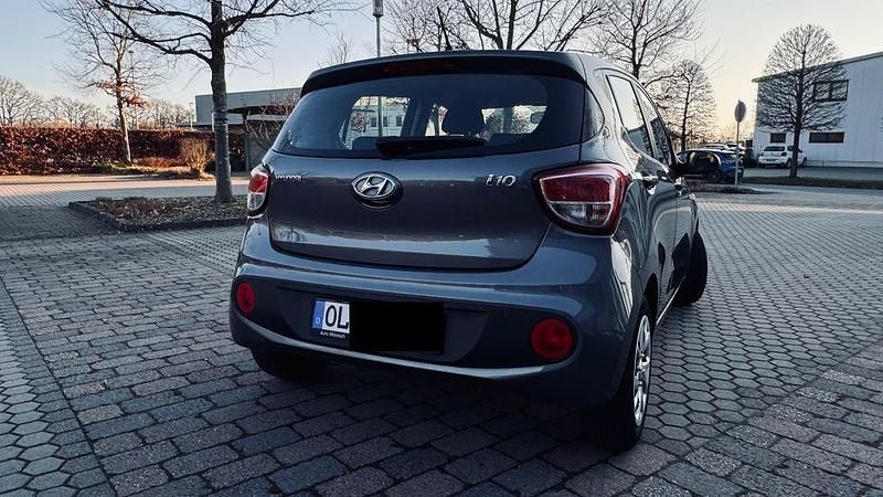 Gebraucht Hyundai i10 Trend 87 PS (63 kW) 2017 Grau Kleinwagen