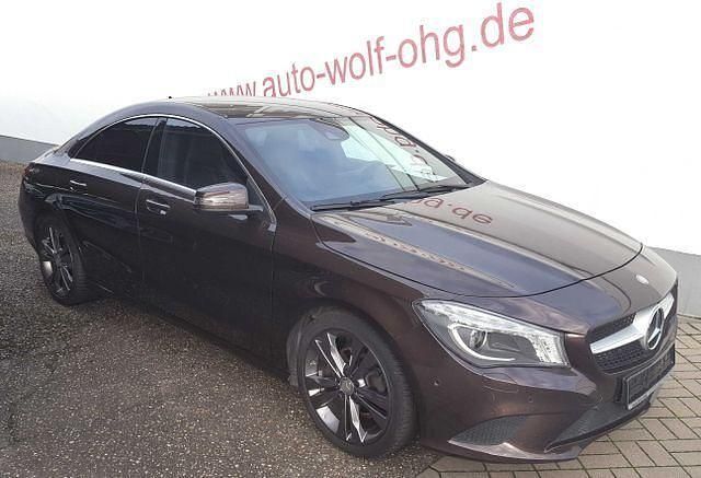 Orientbraun Gebraucht 2015 Mercedes CLA180 Urban Limousine | 16.890 € (Fairer Preis) - Bild 1/4