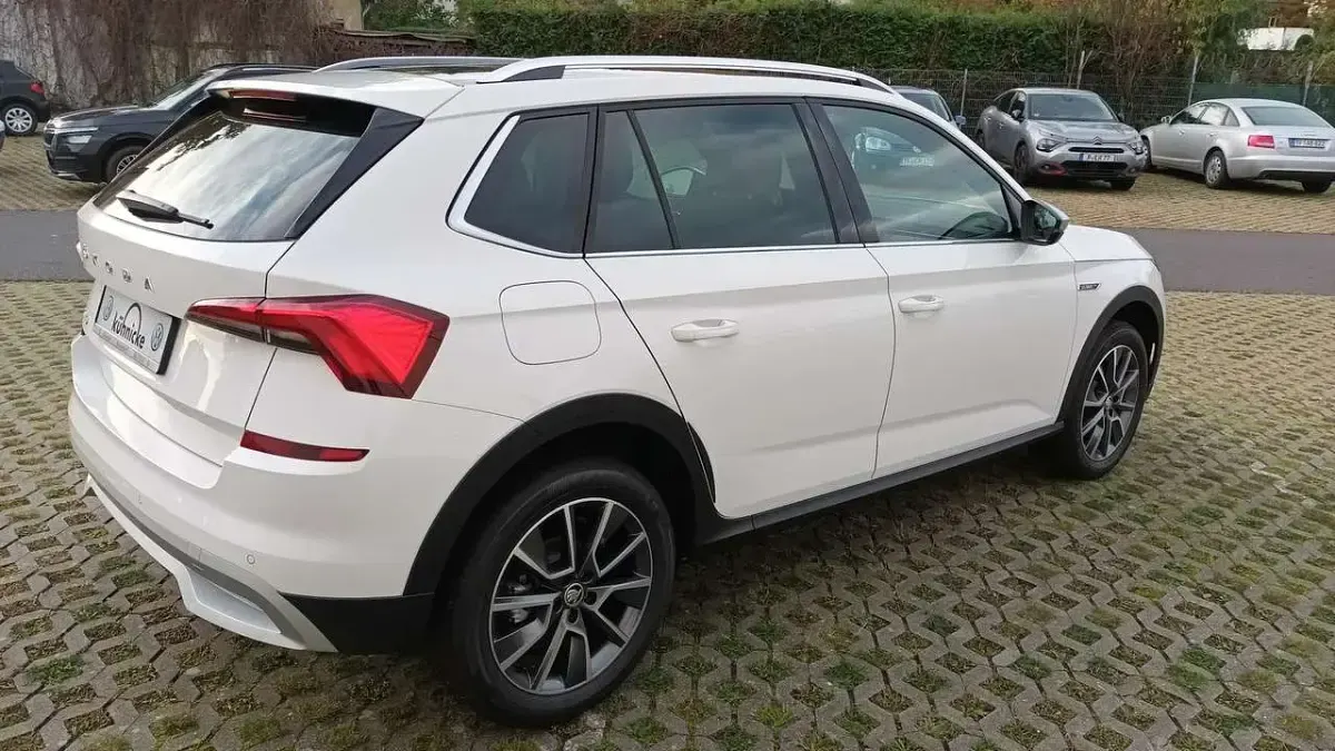 Gebraucht Skoda Kamiq ScoutLine 150 PS (110 kW) 2023 Candyweiss SUV