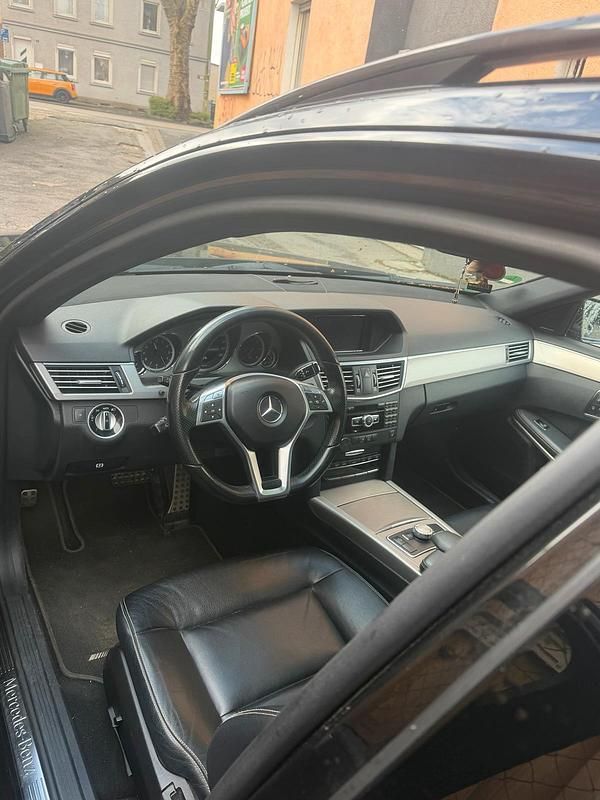 Gebraucht Mercedes E350 263 PS (193 kW) 2013 Schwarz Kombi