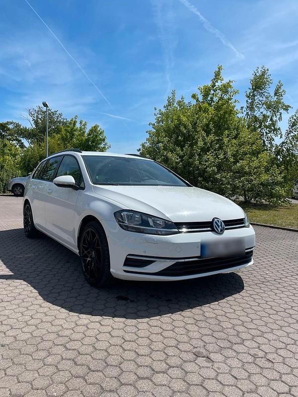 Weiß Gebraucht 2018 VW Golf Kombi | 11.900 € (Fairer Preis) - Bild 1/4