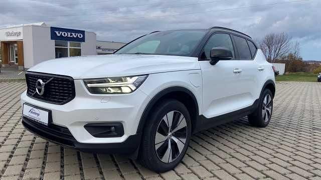 Weiß Gebraucht 2020 Volvo XC40 R-Design SUV | 25.490 € (Superpreis) - Bild 1/4
