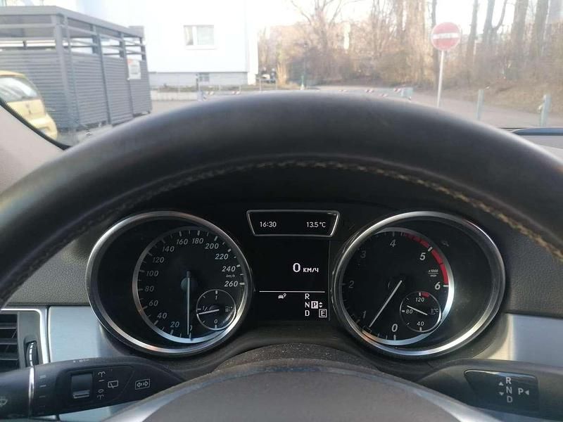 Gebraucht Mercedes ML250 204 PS (150 kW) 2012 Schwarz SUV