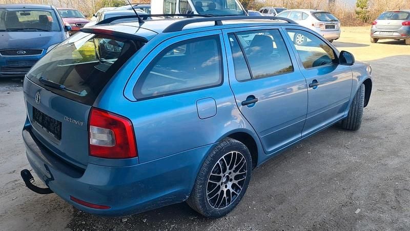 Gebraucht Skoda Octavia 105 PS (77 kW) 2010 Blau Kombi