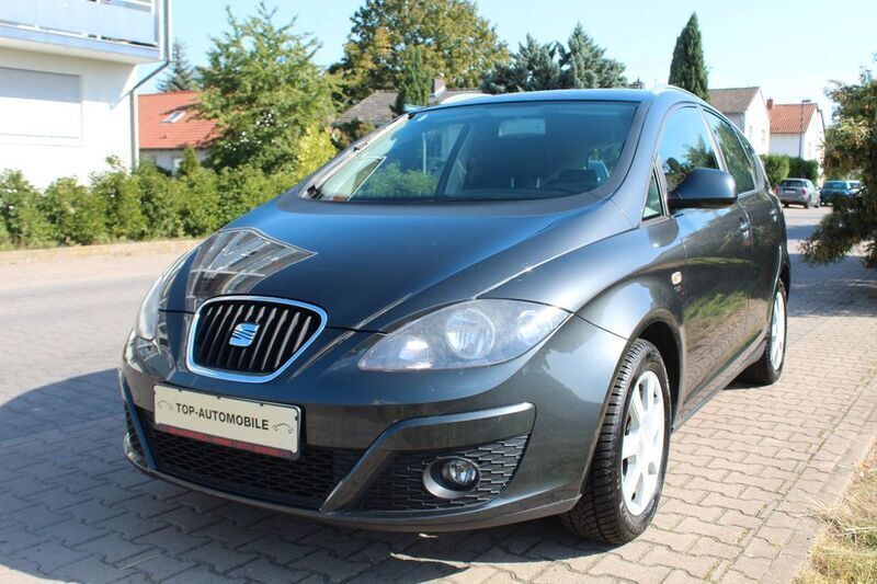 Grau Gebraucht 2011 Seat Altea Style Van / Kleinbus | 6.590 € (Teuer) - Bild 1/4