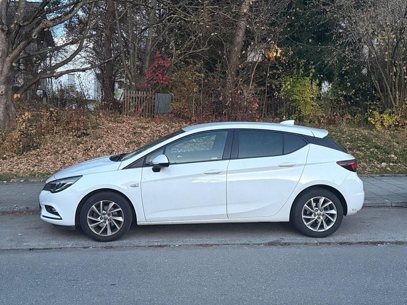 Weiß Gebraucht 2018 Opel Astra Edition Limousine | 10.200 € (Fairer Preis) - Bild 1/4
