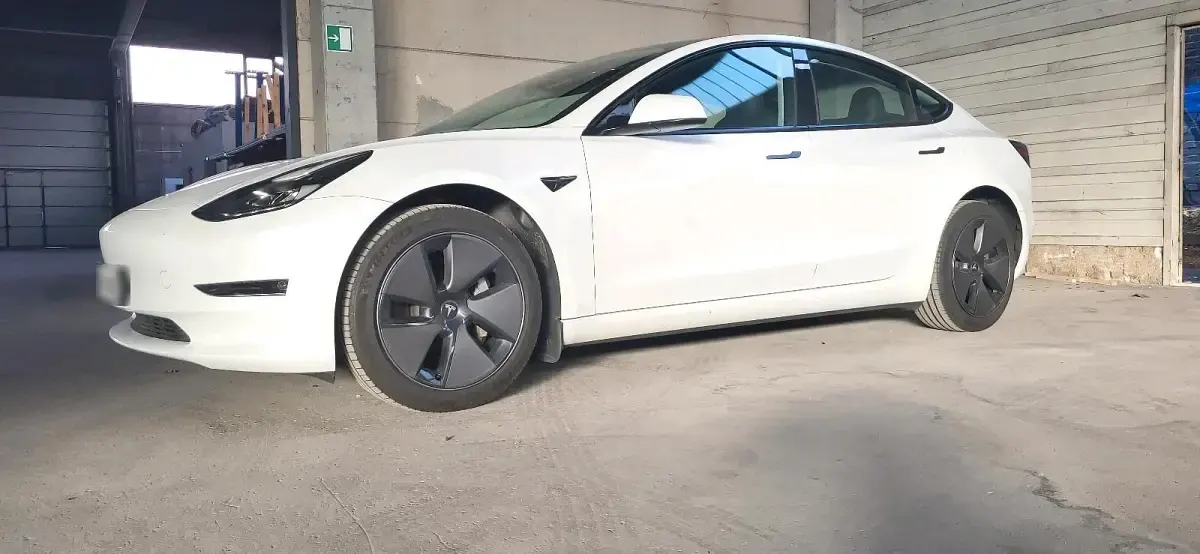 Gebraucht Tesla Model 3 Long Range RWD 235 kW (320 PS) 2023 Weiß Limousine