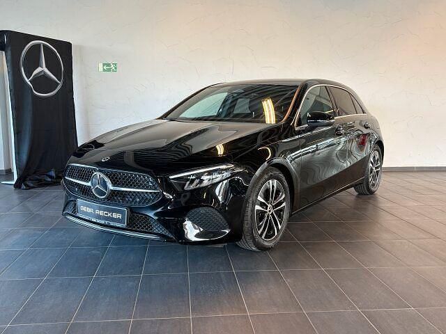 Gebraucht Mercedes A200 Advanced 150 PS (110 kW) 2024 Lack kosmosschwarz Limousine