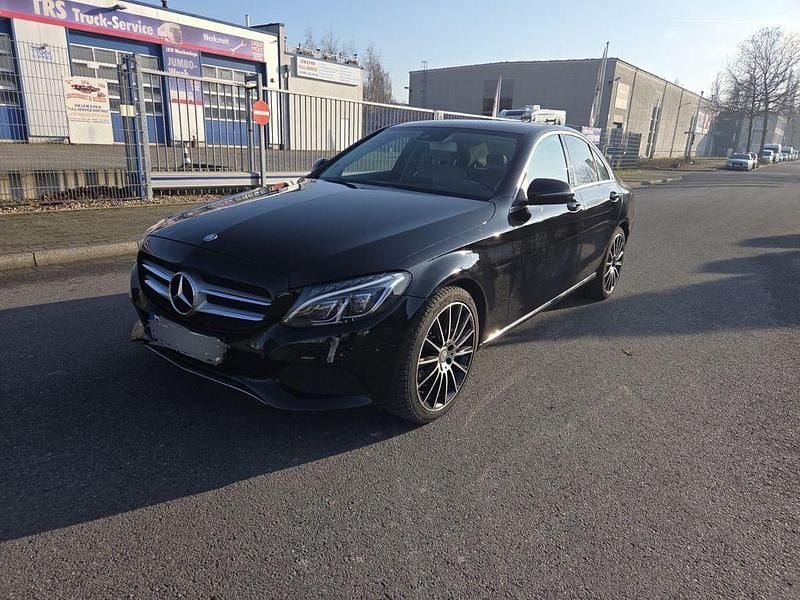 Schwarz Gebraucht 2015 Mercedes C400 Limousine | 16.300 € (Superpreis) - Bild 1/4