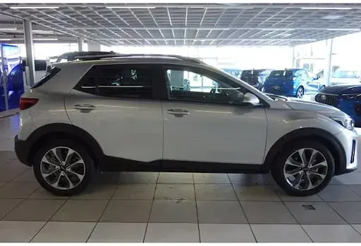 Neu Kia Stonic Edition 7 100 PS (73 kW) 2025 Silber SUV