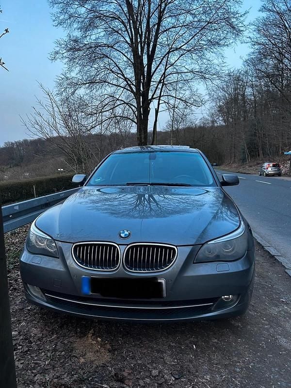 Gebraucht BMW 523 190 PS (139 kW) 2009 Grau Limousine