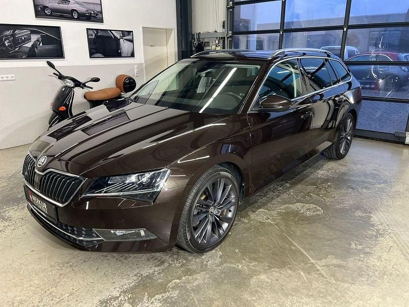 Braun Gebraucht 2018 Skoda Superb Style Kombi | 25.900 € (Teuer) - Bild 1/4