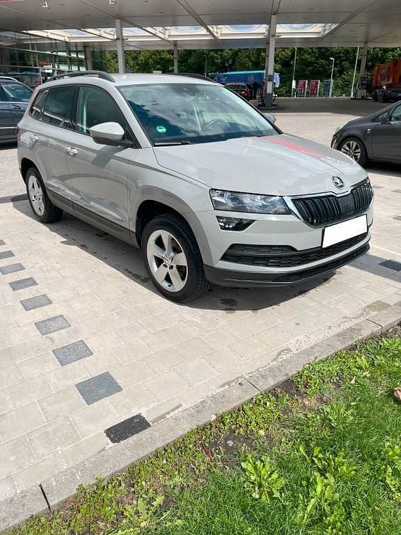 Grau Gebraucht 2020 Skoda Karoq Ambition SUV | 17.500 € (Superpreis) - Bild 1/4