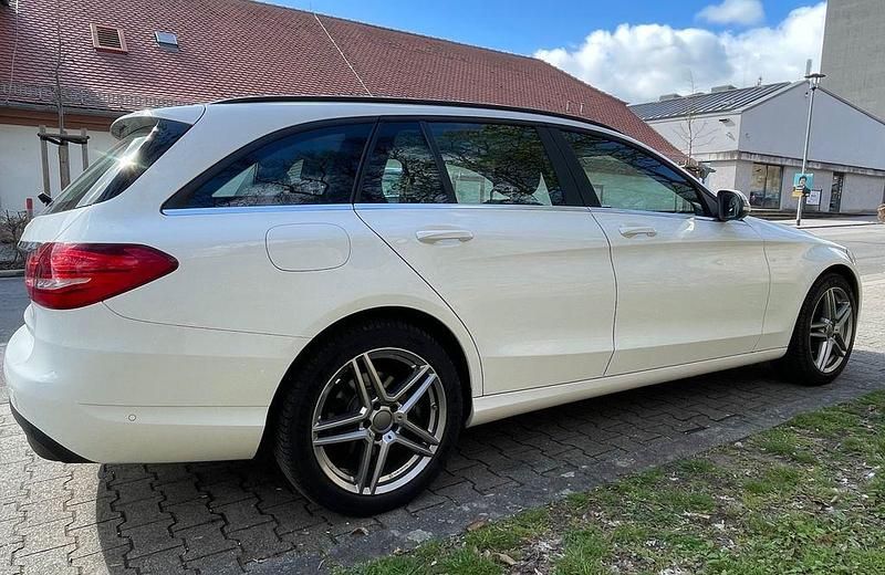 Second-hand Mercedes C180 Edition 156 CP (114 kW) 2018 Alb Break