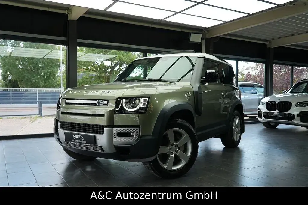 Gebraucht Land Rover Defender First Edition 400 PS (294 kW) 2021 Pangea green SUV