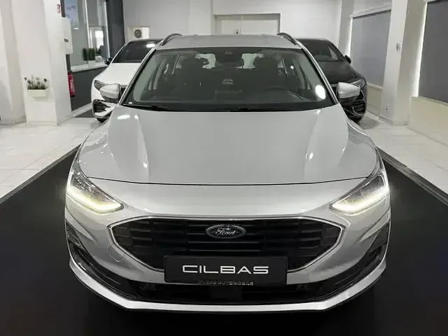 Używany Ford Focus Cool & Connect 120 KM (88 kW) 2023 Srebrny Kombi