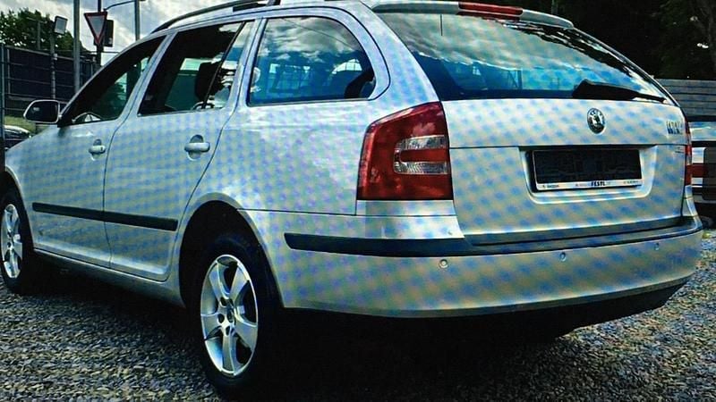 Grau Gebraucht 2005 Skoda Octavia Kombi | 5.990 € - Bild 1/4