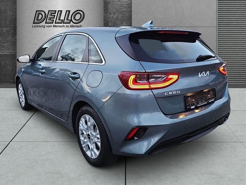 Gebraucht Kia Ceed Comfort 101 PS (74 kW) 2025 (usg) yucca stahlgrau met. Kleinwagen