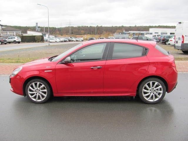 Gebraucht Alfa Romeo Giulietta Sprint 150 PS (110 kW) 2015 Rot Kleinwagen
