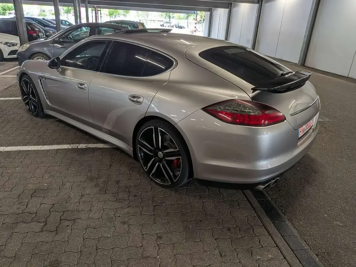Gebraucht Porsche Panamera Turbo 500 PS (367 kW) 2010 Platinsilbermetallic Kleinwagen