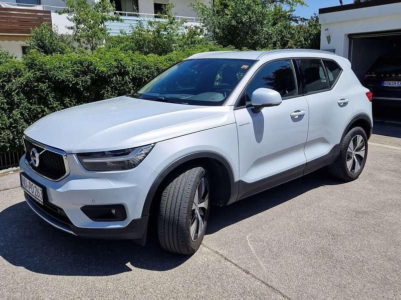 Silber Gebraucht 2020 Volvo XC40 Momentum SUV | 20.600 € (Superpreis) - Bild 1/4