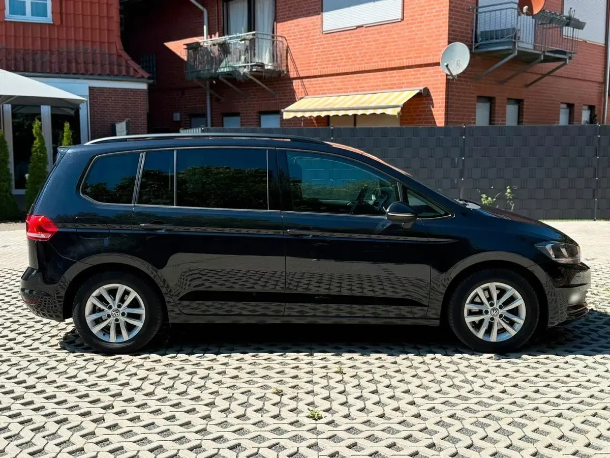 Gebraucht VW Touran Highline 150 PS (110 kW) 2016 Schwarz Van / Kleinbus