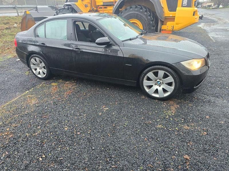 Schwarz Gebraucht 2008 BMW 318 Limousine | 2.800 € (Superpreis) - Bild 1/4