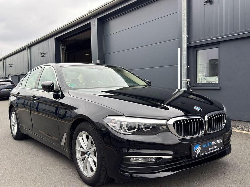 Schwarz Gebraucht 2018 BMW 520 Sport Line Limousine | 22.990 € (Fairer Preis) - Bild 1/4