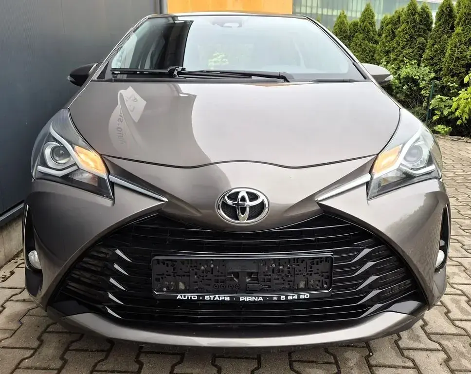Gebraucht Toyota Yaris Team 111 PS (81 kW) 2018 Grau Limousine
