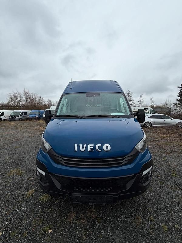 Gebraucht Iveco Daily 156 PS (114 kW) 2018 Blau Van