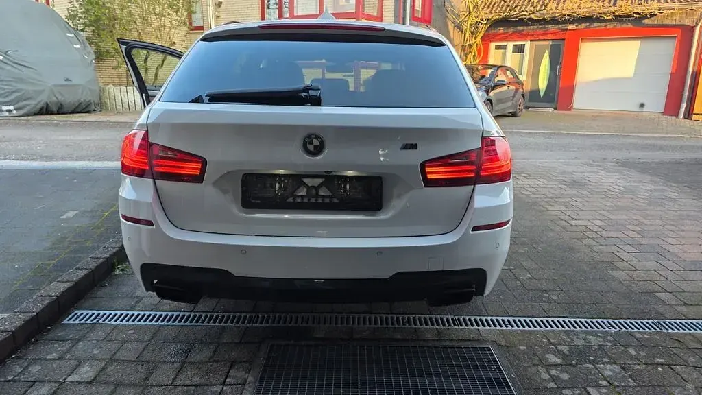Gebraucht BMW M550 Sport Line 381 PS (280 kW) 2015 Weiß Limousine