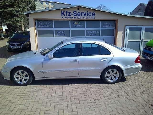 Iridiumsilber metalliclack Gebraucht 2006 Mercedes E200 Limousine | 7.690 € (Fairer Preis) - Bild 1/4