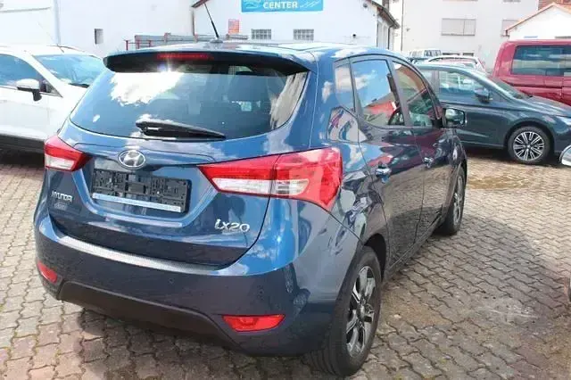 Gebraucht Hyundai ix20 Space 125 PS (91 kW) 2018 Blau Kleinwagen