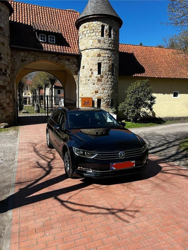 Schwarz Gebraucht 2016 VW Passat Kombi | 13.997 € (Fairer Preis) - Bild 1/4