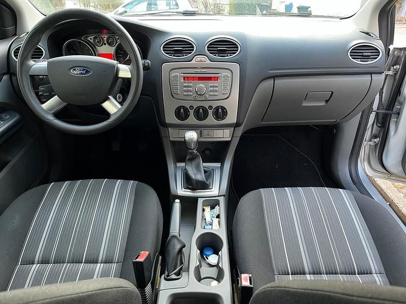 Gebraucht Ford Focus 116 PS (85 kW) 2009 Silber Kleinwagen