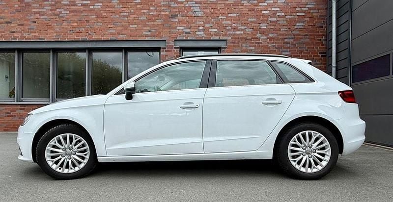 Second-hand Audi A3 Ambiente 105 CP (77 kW) 2014 Alb Berlinǎ