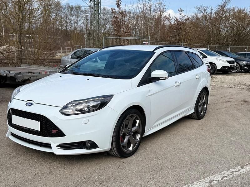 Gebraucht Ford Focus ST 250 PS (183 kW) 2015 Weiß Kombi