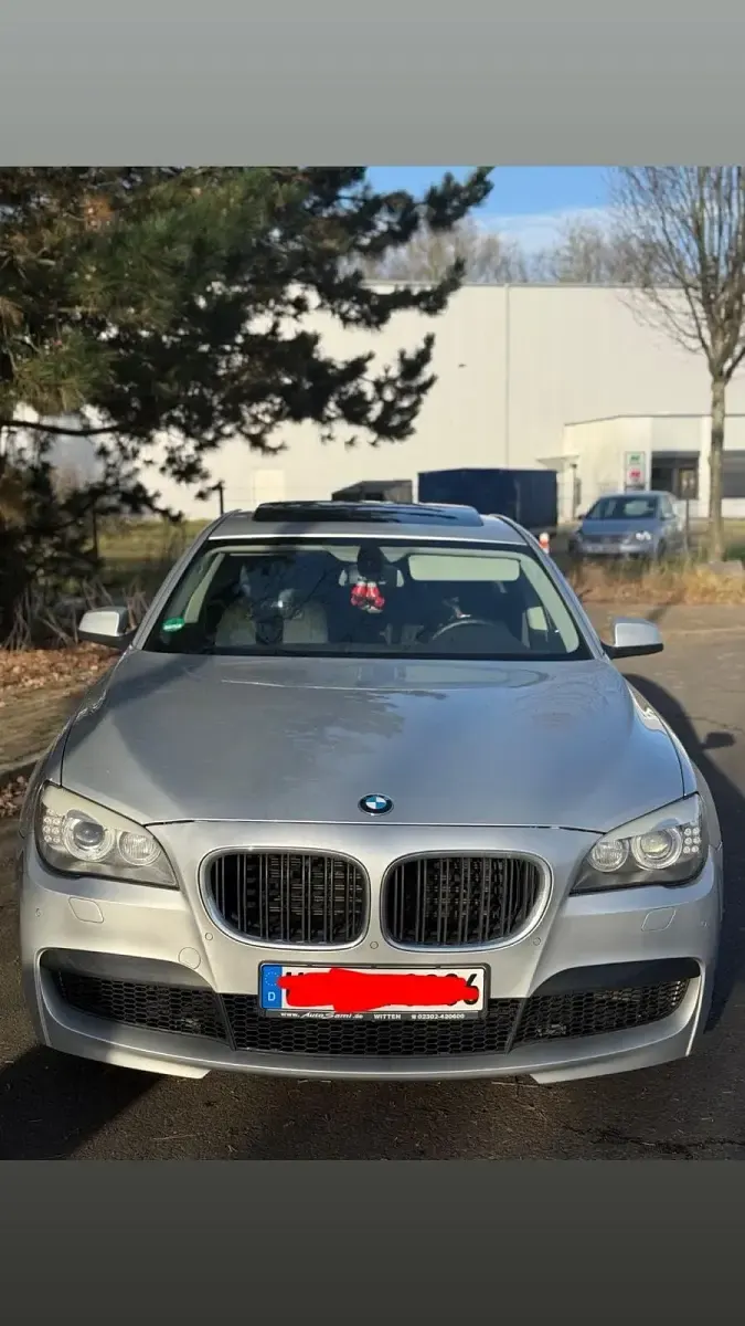 Gebraucht BMW 740 326 PS (239 kW) 2011 Silber Limousine
