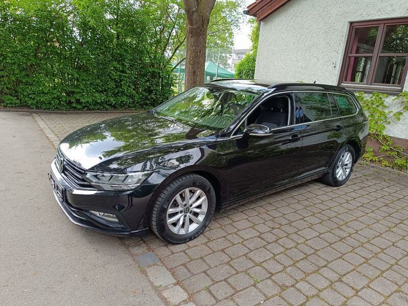 Deep black perleffekt Gebraucht 2021 VW Passat Business Kombi | 23.400 € (Fairer Preis) - Bild 1/4